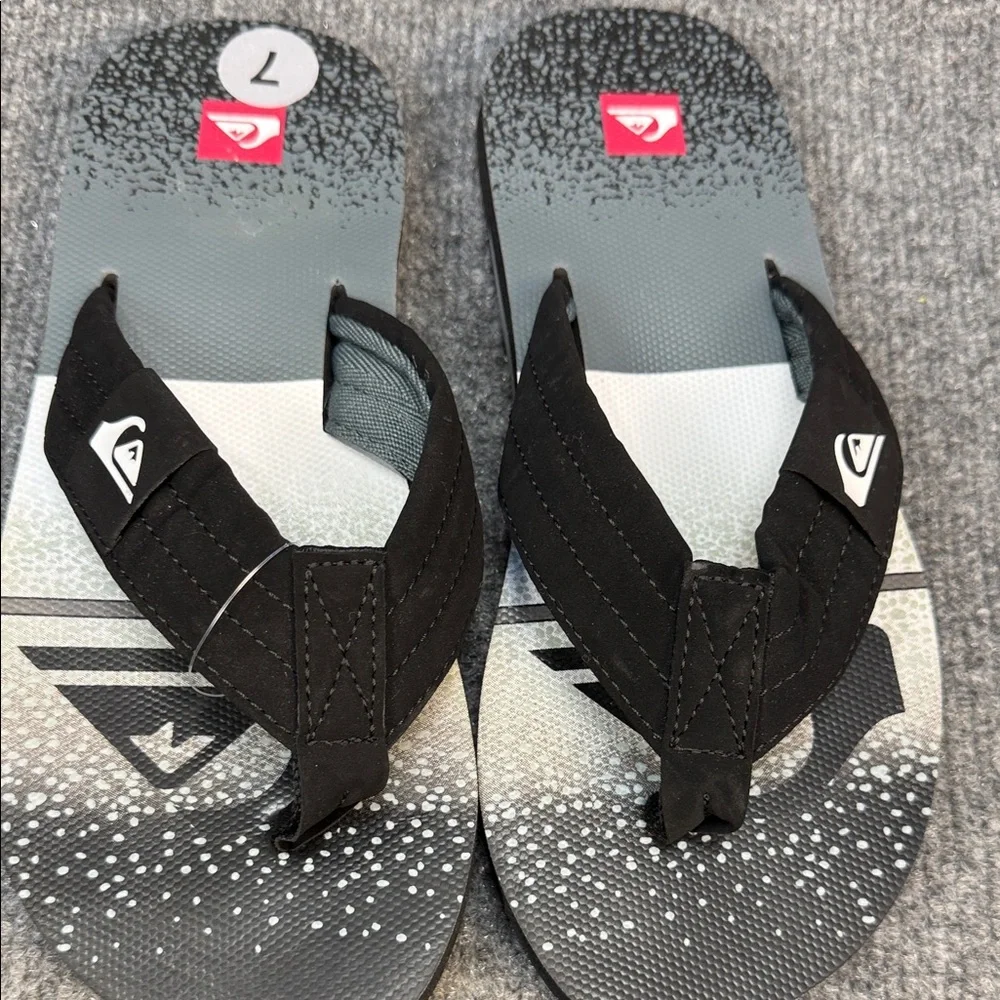 Quiksilver Black and Gray Gradient Men’s Sandals Size 7 EU40 NWOT